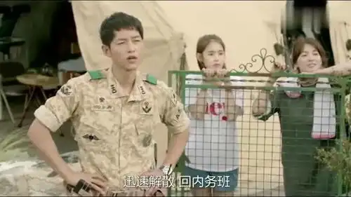 太阳的后裔兵哥哥看到乔妹,这个反应乔妹还不让他走
