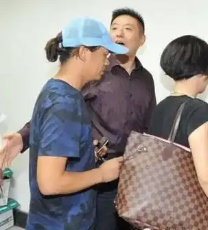 王宝强请的离婚律师来头不小曾为李双江儿子辩护被媒体疯堵
