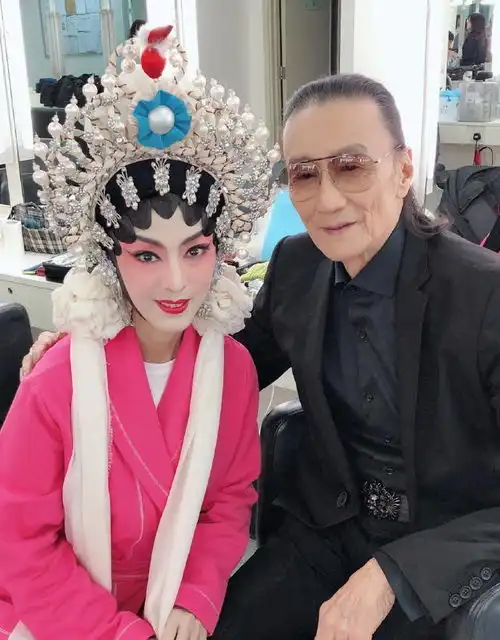 65岁米雪晒惊艳京剧扮装,与84岁谢贤合作新剧,赵倩男成难忘回忆
