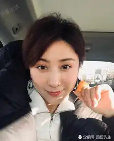 67岁导演尤小刚妻子近照曝光,两人相差30岁
