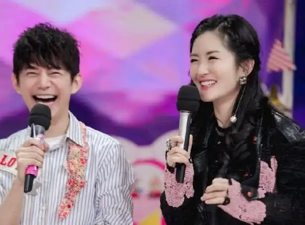 何炅捧红白敬亭王嘉尔魏大勋之后,开始捧他,网友已经红了
