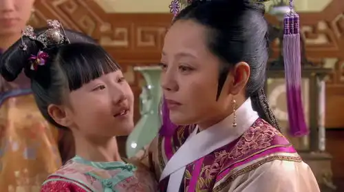 甄嬛传胧月满月宴中,端妃无意的一句话,保全了胧月一生荣宠
