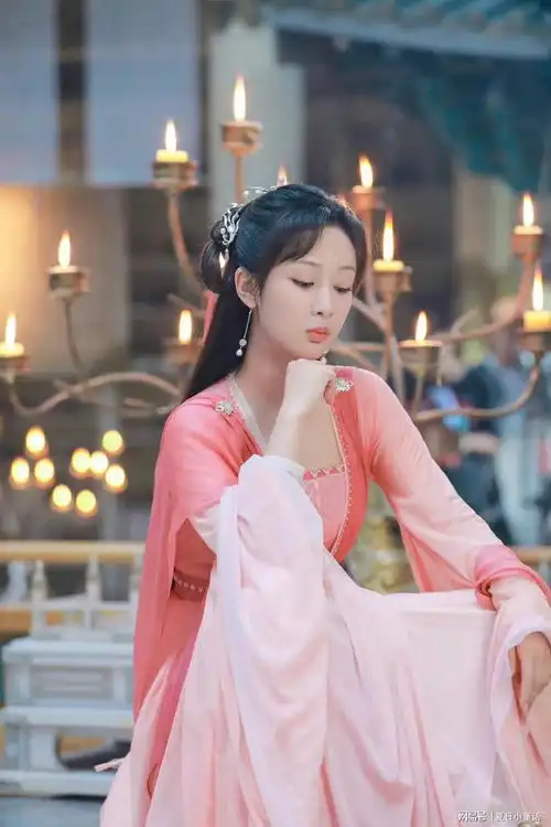 杨紫颜淡六宫格剧照