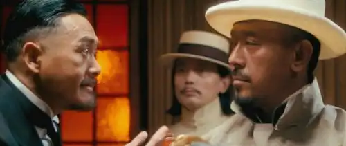 姜文邪不压正首日票房竟被药神反超,被称一步之遥2.0