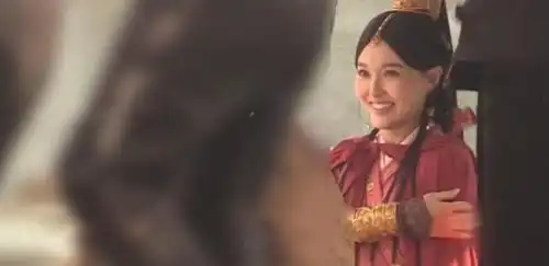 燕云台造型师太聪明,唐嫣因发饰美回18岁,网友紫萱回来了
