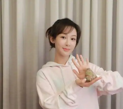 杨紫女心理师首播,悬疑剧的外衣偶像剧的本质,治愈不失温暖
