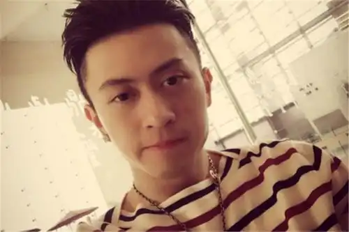 跟王思聪齐名的富二代,有钱有颜却很低调,家族背景让人震惊