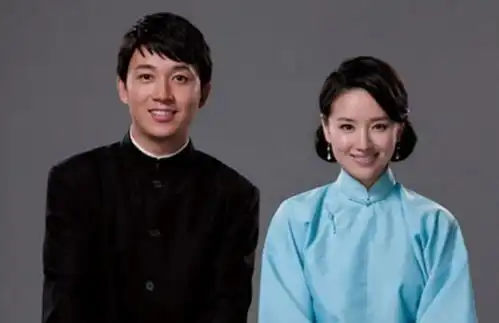 董洁母子游玩被拍,顶顶身高直逼母亲,网友将正脸照发给潘粤明
