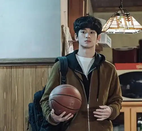 某一天最终回金秀贤重获自由但却回不到过去了
