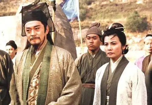 笑傲江湖岳不群为什么非要夺辟邪剑谱原来气宗功夫有先天不足
