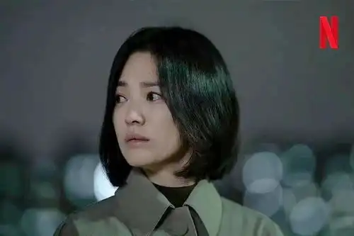 宋慧乔晒简约风穿搭或职场或邻家展现别样美丽
