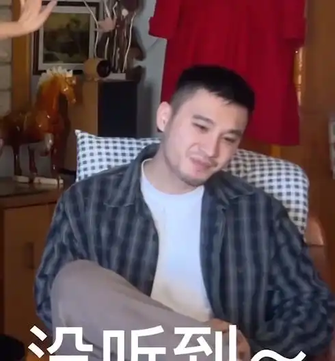 广东男子单身在家被艺术家父母花式催婚,歌词句句暴击逗笑网友