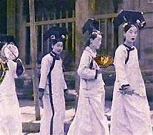 为什么很少有人愿意去故宫看大门都说晚上的故宫太阴森恐怖了
