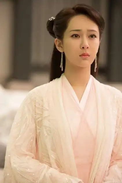 美妆榜邓紫棋脏辫帅气夺冠热巴无辜妆甜遍夏天
