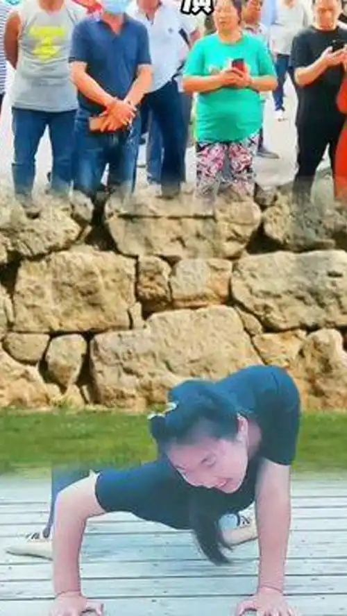 不知道这算不算才艺台上一分钟台下十天功瑜伽高难度动作