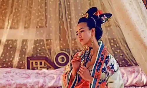 11岁因才貌双绝入宫,凭一首诗让皇帝怒气全消,24岁为夫绝食殉情
