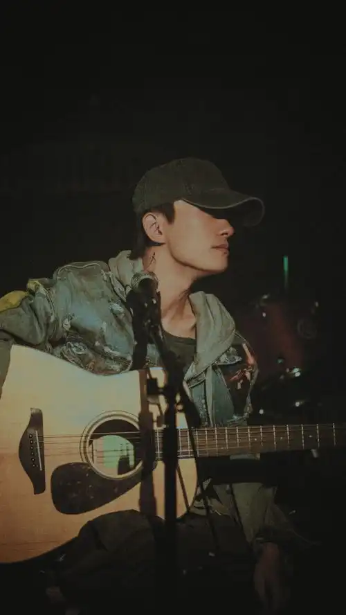 壁纸人间蛊王易烊千玺
