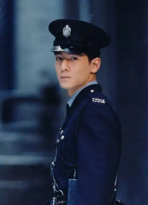 吴彦祖女儿颜值这么高而40岁老婆竟被嘲老