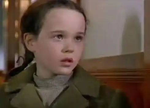 盗梦空间女主变性后首秀身材,八块腹肌惹人羡,自信晒手术后刀疤
