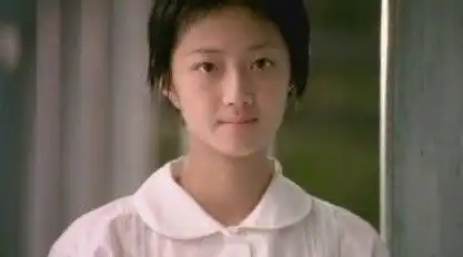 桂纶镁晒17岁清纯照陈柏霖赞镁好如初
