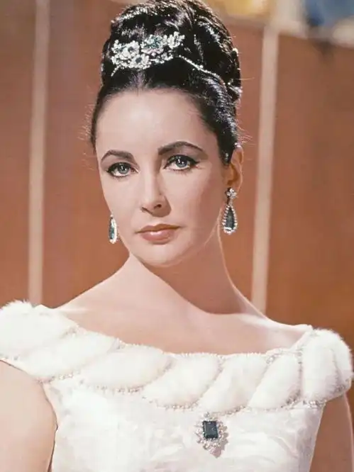 戴王冠会掉,但学会这招头饰妙计,保你时髦到没朋友
