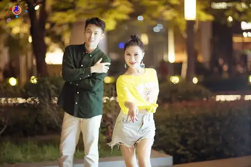 舞蹈家夏冰剧照时光从容对饮,归来仍是少年