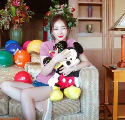 柳岩生活照,我见过唯一一个生活照比写真还美的女明星