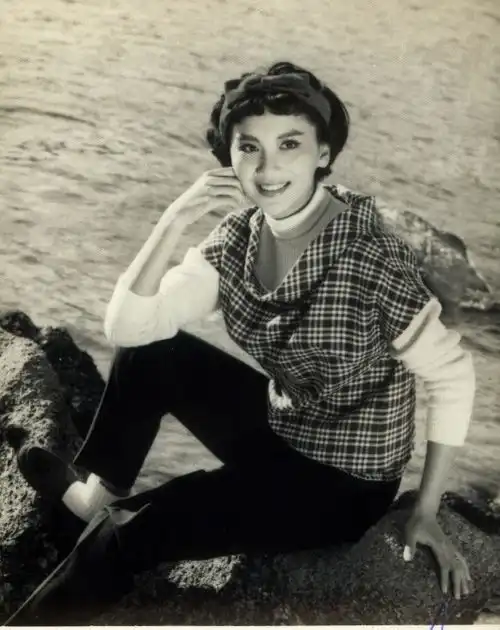 民国少女老照片各个青春动人,令人惊艳,最后一张金庸直夸美