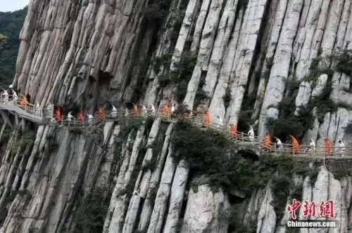 大好山川筑中原骨骼河南如此多娇
