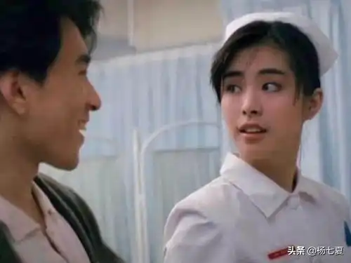 一直不理解护士造型美在哪,看到王祖贤这组图,我明白了

