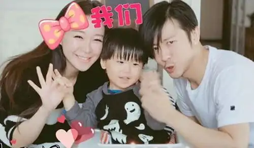 亲妈是导演,干妈也是导演,18年都没捧红他,改名娶媳妇后火了
