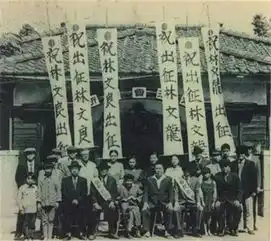 台湾作家蓝博洲民进党在别人的坟墓上插上自己的墓碑