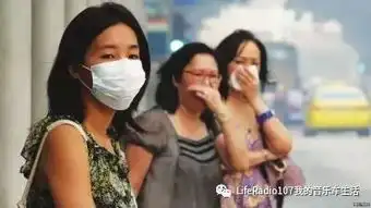 济宁老丝出门被密密麻麻的小白虫围绕,它们对人体有害吗
