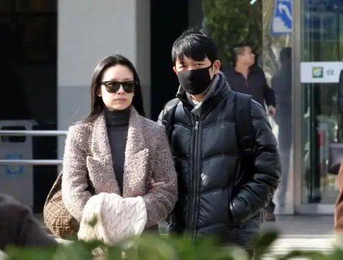 潘粤明与董洁离婚原因曝光网友喊话支持复合
