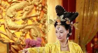 出身显赫是金像奖影后,拍性感写真险自杀至今单身
