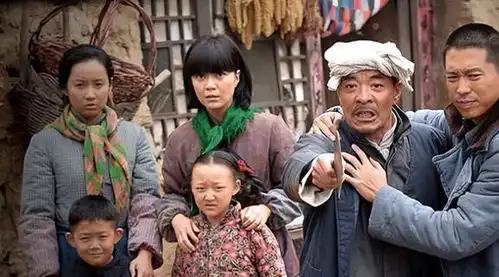 86年表弟顶替我上大学,如今他靠低保度日,而我退休工资12000