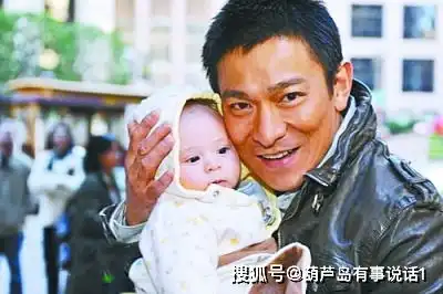 刘德华女儿生活照曝光,父女俩自拍卖萌,是不是很有爱