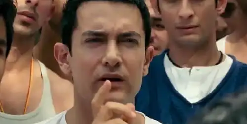 豆瓣9.2分三傻大闹宝莱坞三个傻瓜追求梦想,反抗世俗教育
