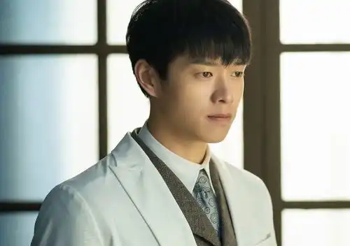 积压2年终于空降了,男一号没被ai换脸,芒果台新剧能播真狠啊