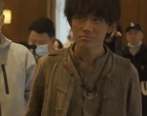 长津湖特辑,易烊千玺前后造型反差大,吴京对此的反应太真实
