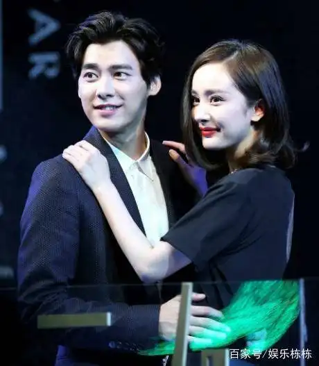 李易峰被爆出情人节公布恋情,搭档杨幂同时间微博晒出美照
