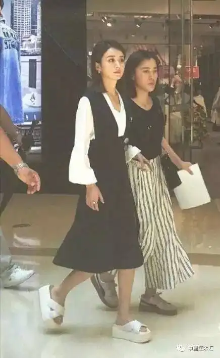 赵丽颖最新剧照曝光粉丝们不看颖宝尽然只关注那双鞋
