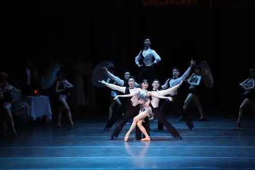 当中式旗袍邂逅西方芭蕾,在舞剧花样年华里重温老上海风情
