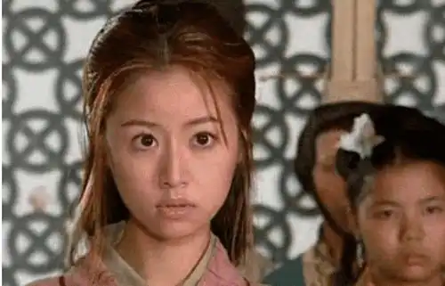 乌龙闯情关18年后,主角统统过气,而龙套疯女人却红到发紫
