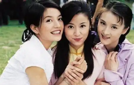 23岁一夜成名,28岁嫁入豪门生2子,今41岁成人生赢家