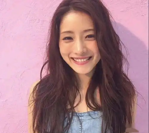 再神颜也扛不住发福石原里美也被确诊新冠了