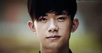 少年的你花絮易烊千玺接陈念出狱,视频放出后,网友都哭了