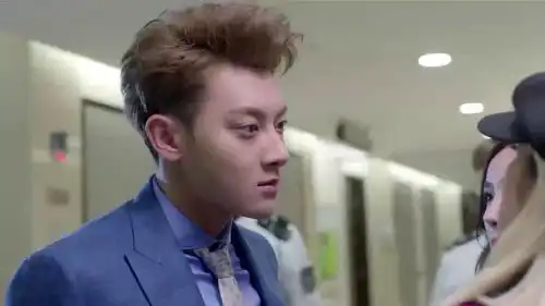 谈判官晓飞童薇初次见面,晓飞扬言要让童薇恬恬住院