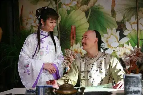 还珠格格夏雨荷为何让紫薇来找皇帝为什么不自己带着孩子来
