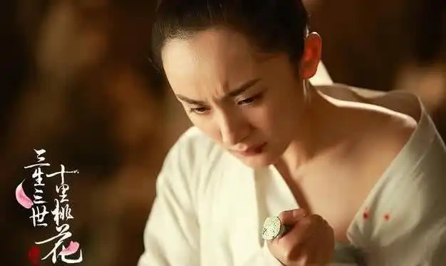 最让人心疼不起来的穿帮镜头杨幂为他取心头血,一刀扎下尴尬了
